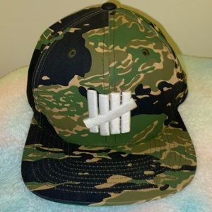 Undefeated Camo Snapback Cap Like New Vintage Cap adjustable Flatbill hat OSFM